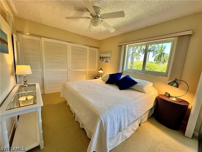 Building Photo - 555 Park Shore Dr