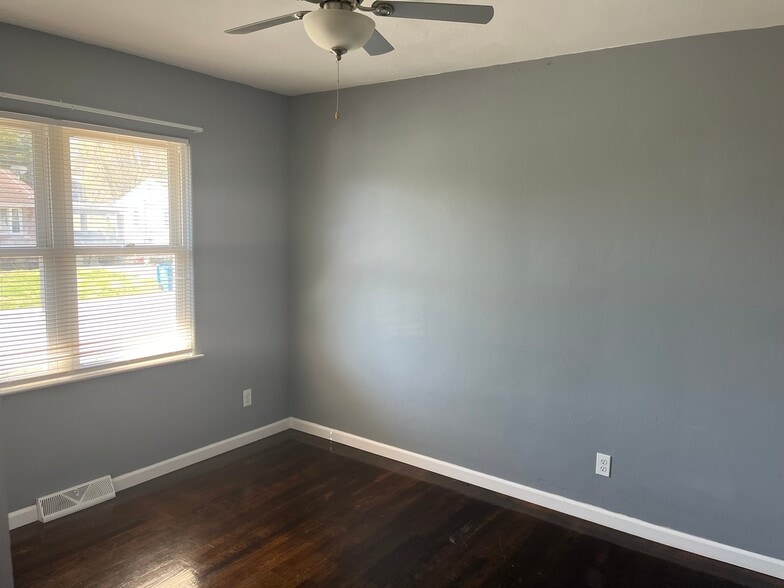 Building Photo - 3868-3870 Western Ave