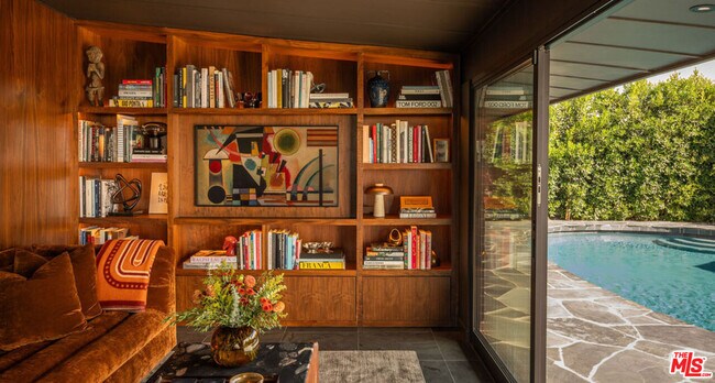 Building Photo - 2505 Carman Crest Dr
