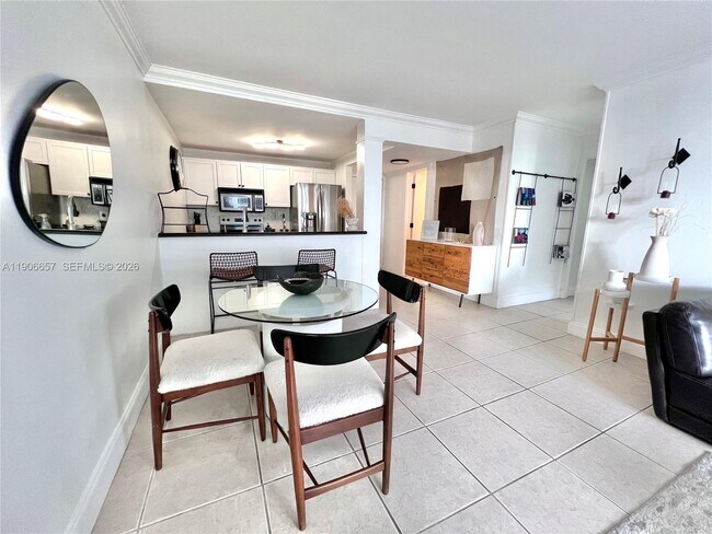 Building Photo - 600 NE 36th St