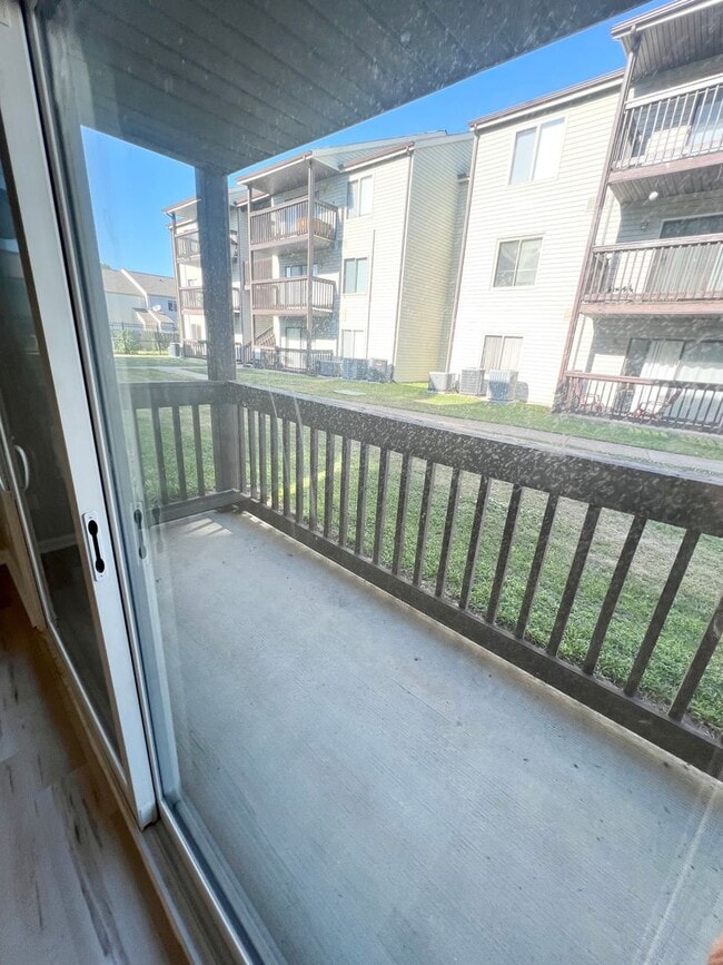 Building Photo - Beautiful 2 Bedroom Condo in Hampton Club ...
