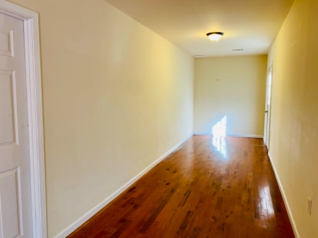 Building Photo - 835 River Trace Ct
