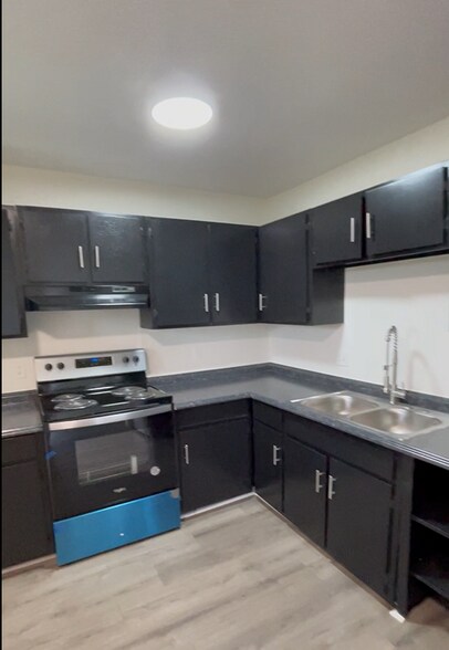 Building Photo - 273 Bomba St