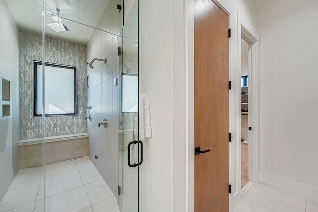 Building Photo - 6412 Lantern View Dr