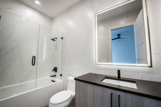 Building Photo - 3010 W Trilby Ave