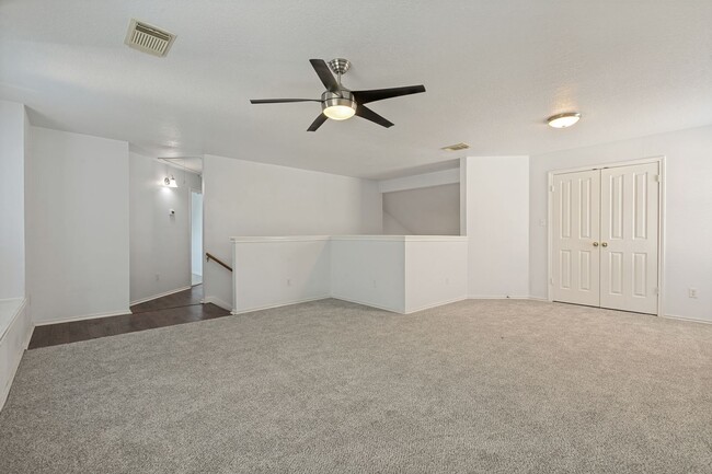 Building Photo - Charming 3 Bedroom 2.5 Baths located in Fall Creek!