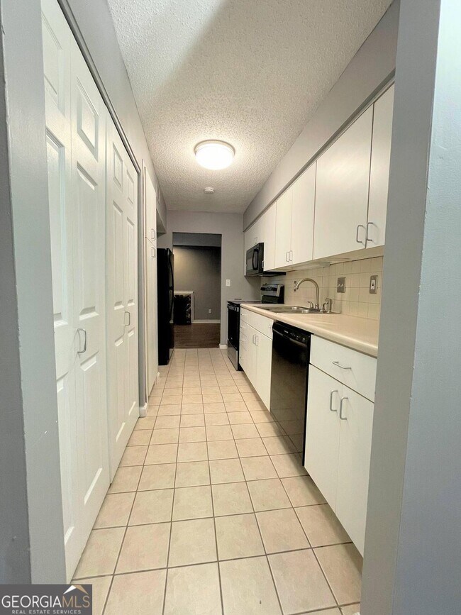 Building Photo - 94 Cobblestone Creek