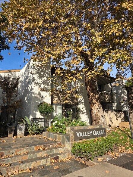 Primary Photo - 15511 Sherman Way