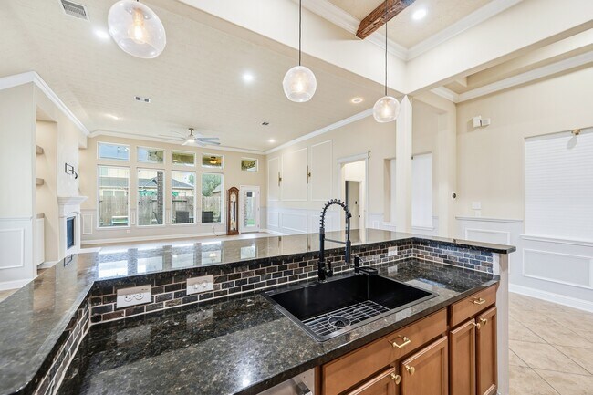 Building Photo - 8111 Sweet Gardens Ct