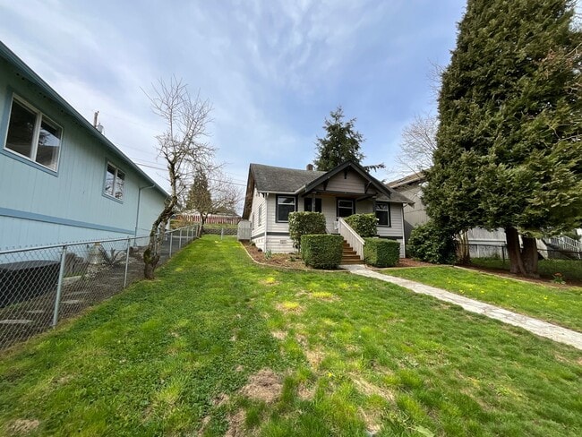 Building Photo - 3 Bedroom Home with Beautiful Upgrades in Everett