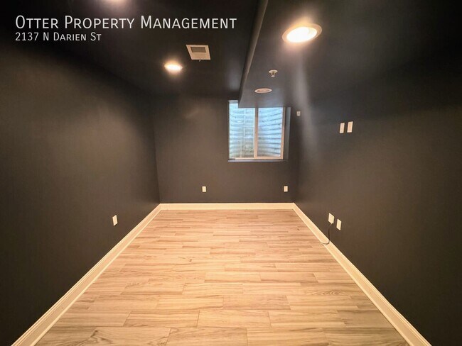 Building Photo - 2137 N Darien St