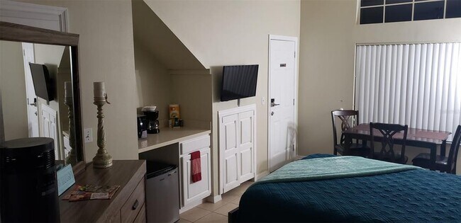 Building Photo - 8447 Crystal Cove Loop