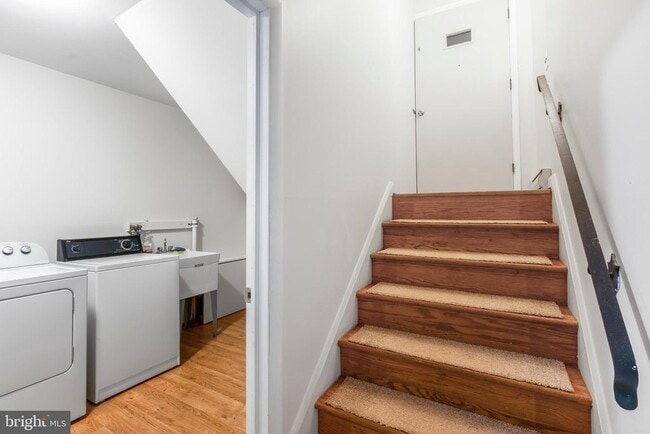 Building Photo - 428 Montemar Ave