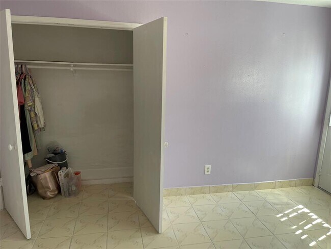 Building Photo - 1405 Shadowdale Dr