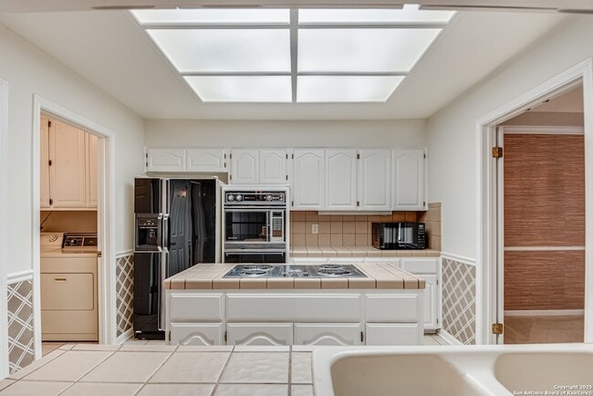Building Photo - 14823 River Glen N