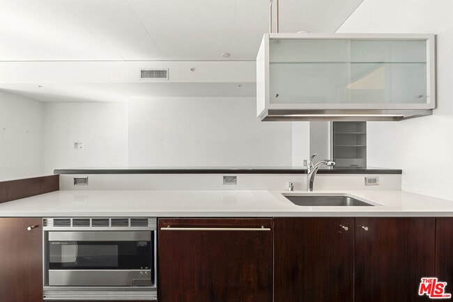 Building Photo - 1155 S Grand Ave