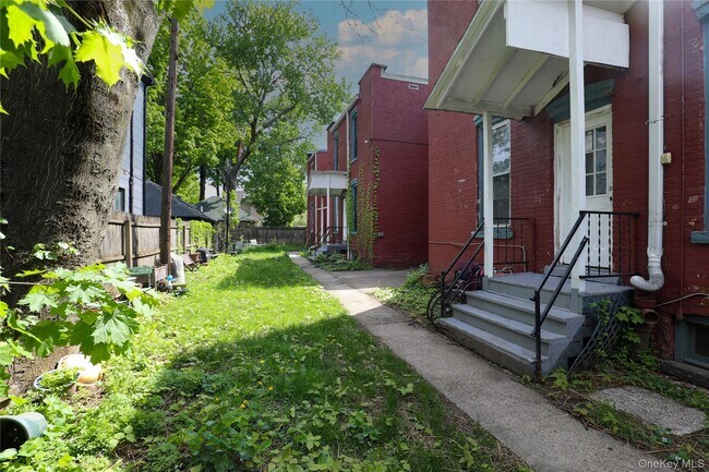 Building Photo - 141 St James St