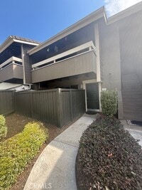 Building Photo - 275 Streamwood