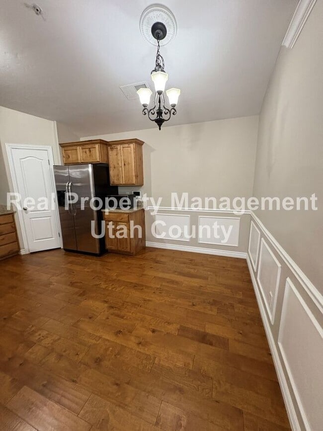 Building Photo - 581 S 2220 W