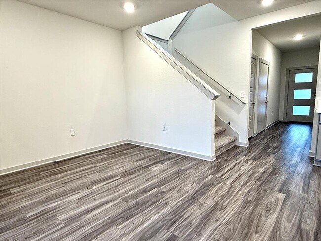 Building Photo - 13916 Lubeck Dr