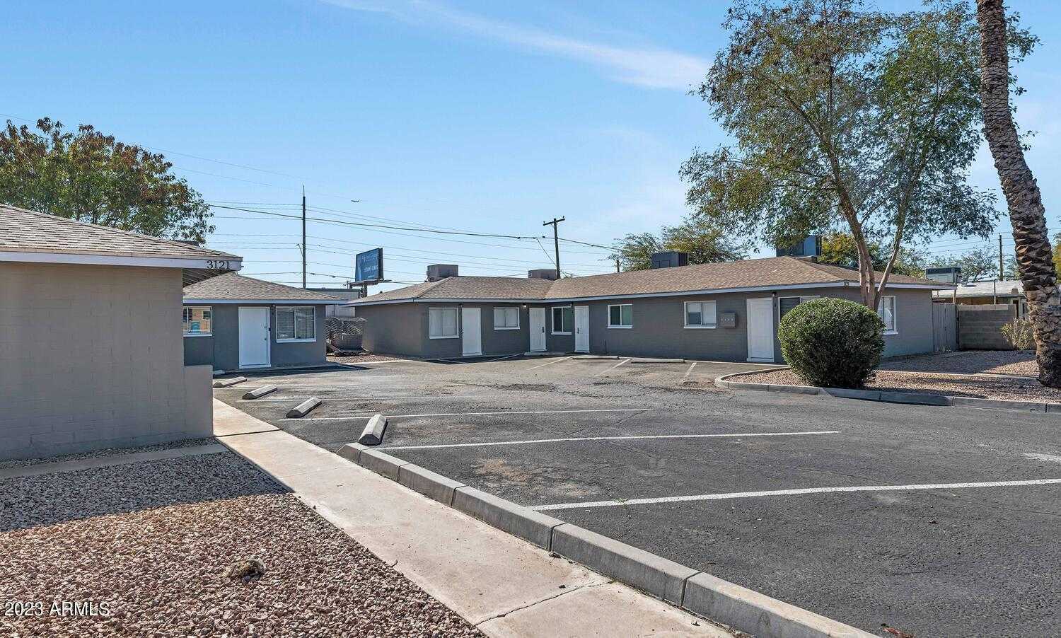 Building Photo - 3121 W Almeria Rd