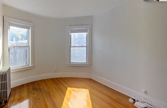 Building Photo - 1595 Beacon St