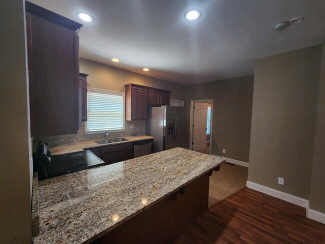 Building Photo - 137 Strickland Ave