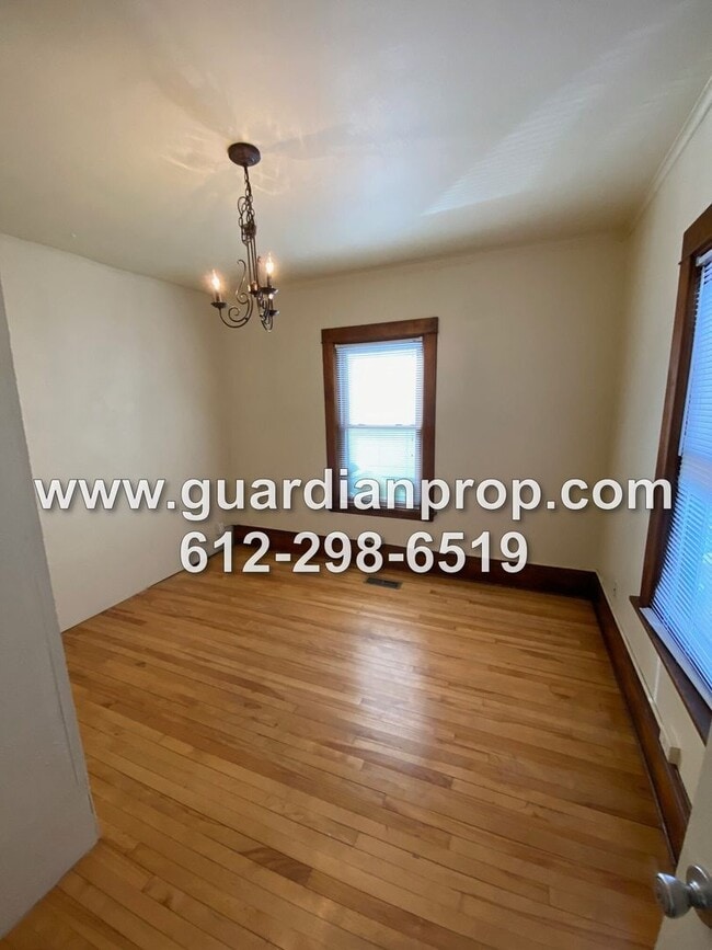 Building Photo - House Close to U of M Available Now, Hardwood Floors, Remodeled Bathroom, 2 Car Garage