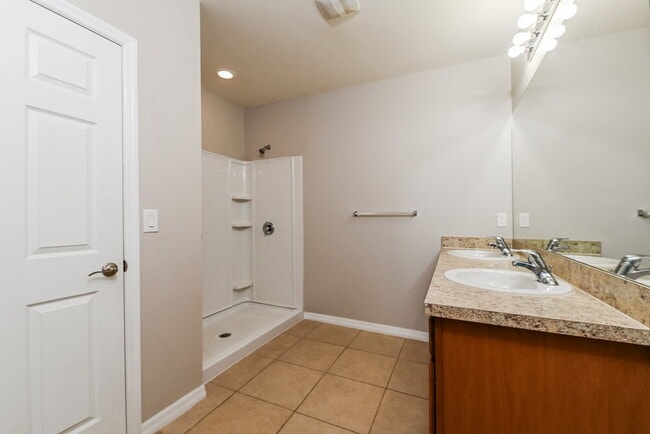 Building Photo - 31 NE 9th Pl