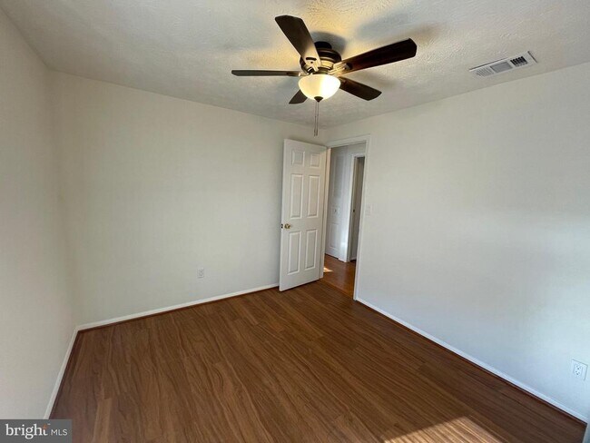 Building Photo - 10293 Woodmont Ct