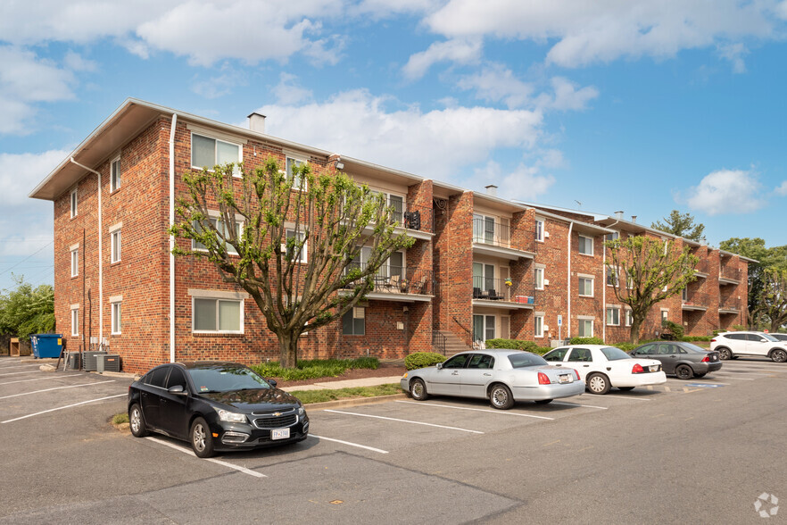 Primary Photo - Spanish Village Apartments