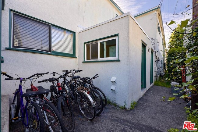 Building Photo - 2041 Euclid St