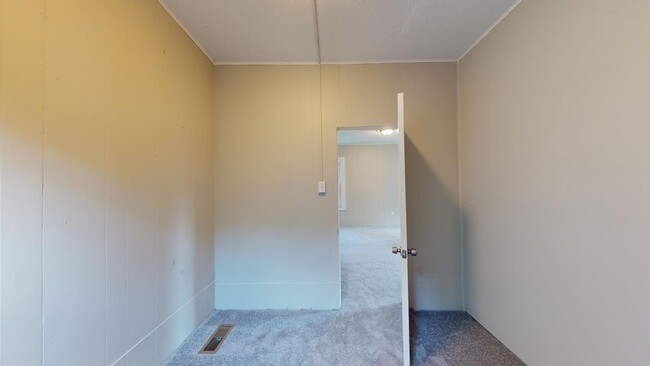 Building Photo - Cudell neighborhood. - 2 bedroom/1 bathroo...