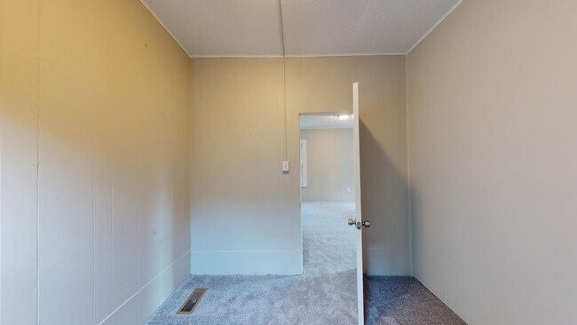 Building Photo - Cudell neighborhood - 2 bedroom/1 bathroom, Single Family Home