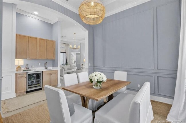 Building Photo - 5407 SW Pomegranate Way