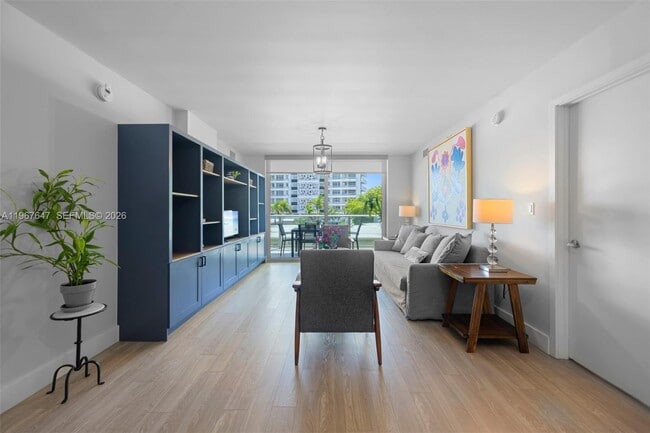 Building Photo - 1025 92nd St