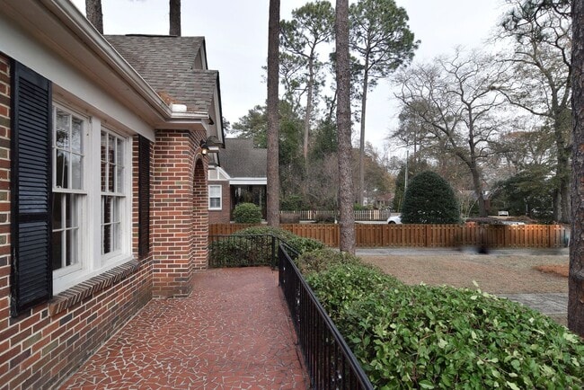 Building Photo - Charming 3 Bedroom Home in Desirable Heath...