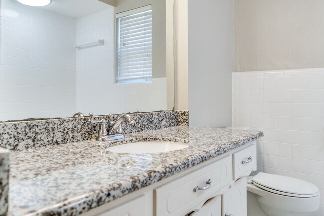 Building Photo - One-Story Home for Rent in Walnut Bend, Ho...