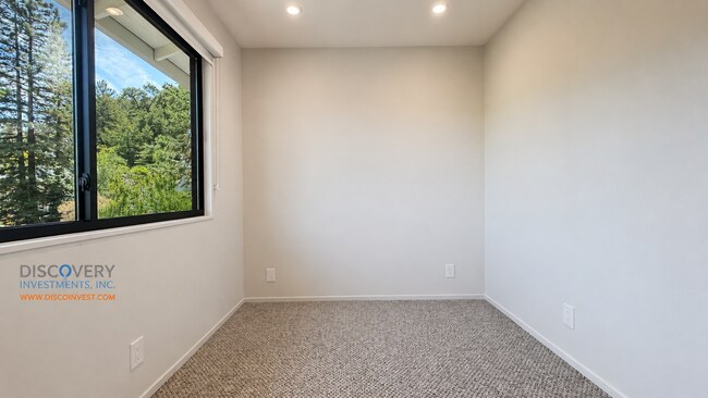 Building Photo - 130 Kell Ct