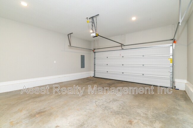 Building Photo - 7703 Honey Oaks Rd