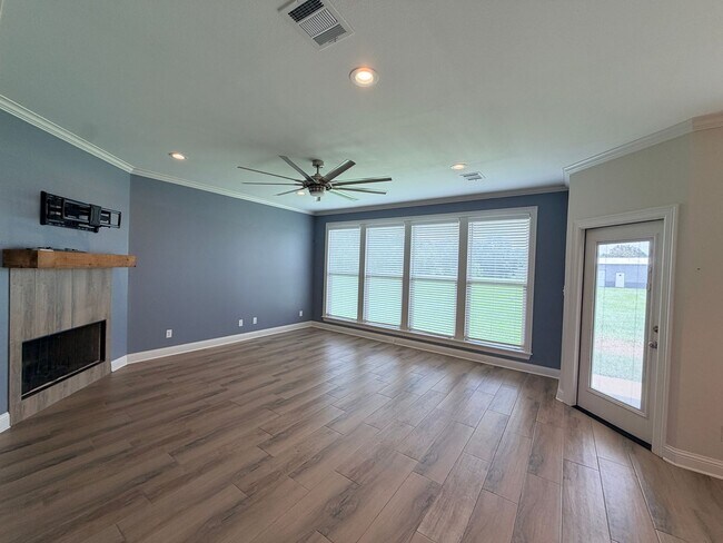 Building Photo - 3520 Windwood Circle.
