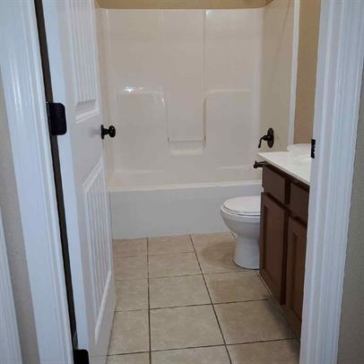 Building Photo - 809 Broad St