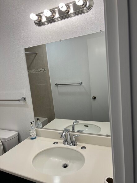 2 bathroom - 306 Dorado Ter