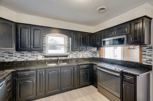 Building Photo - 115 Sunnywood Dr