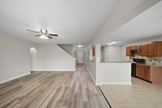 Building Photo - Spacious 4-Bedroom Home in Winfield Lakes