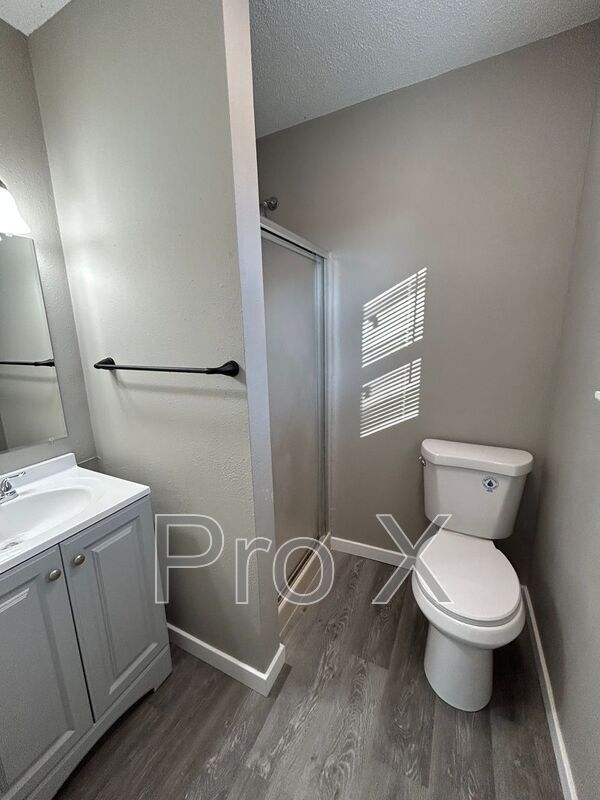 Building Photo - 516 E Park St