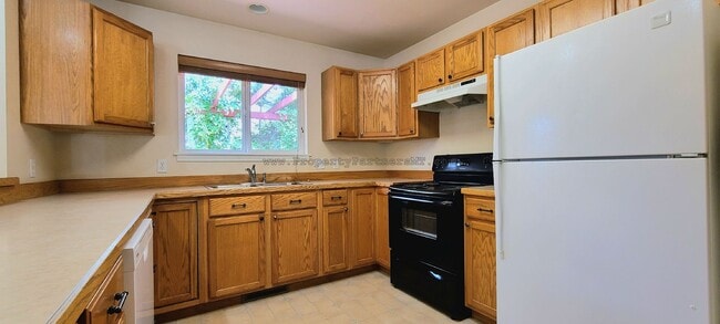 Building Photo - 5Bd/2Ba Spacious House in Durston Meadows