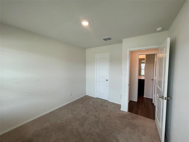 Building Photo - 1204 Lady Bird St