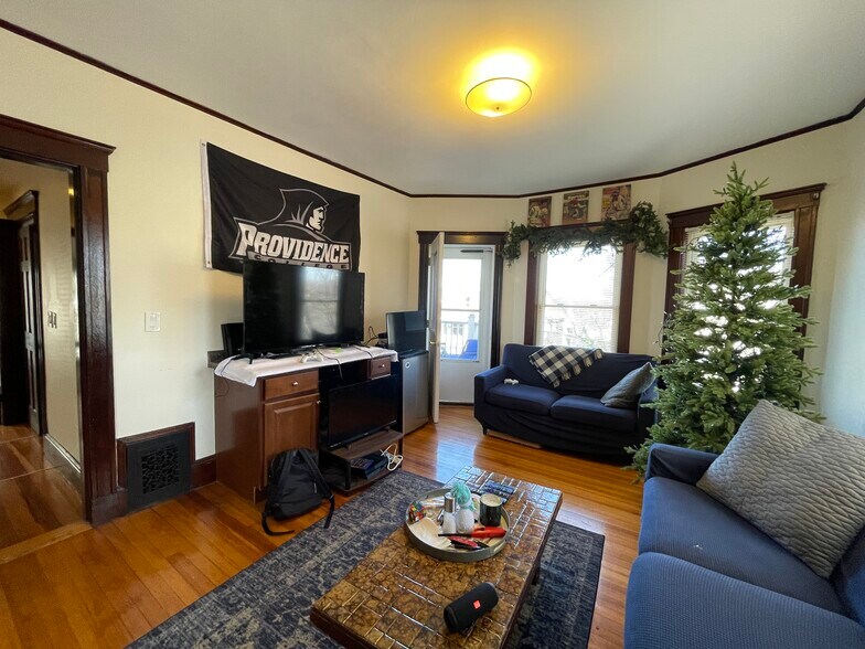 Building Photo - 56 Hobson St