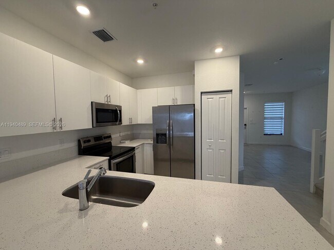 Building Photo - 286 SW 159th Dr